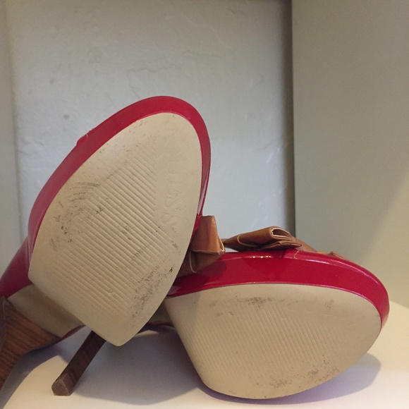 Guess Red Patent Heels with Leather Bow Size 6 - Picture 3 of 4